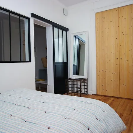 La Terrasse Hyper Centre Pres Des Halles * La Rochelle (Charente-Maritime)